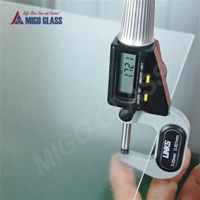 Verre trempé mat prismatique à faible teneur en fer de 1,6 mm